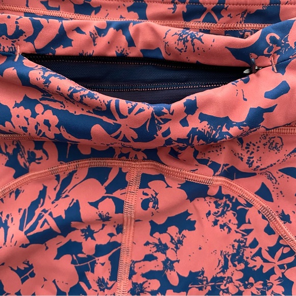 Lululemon Final Lap Crop *23"
Efflorescent Dark Canyon Onyx Blue size 4 - Picture 11 of 15